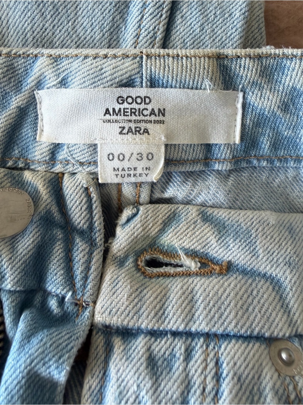 Good American Light Blue womens high waisted baggy Jeans, size 00